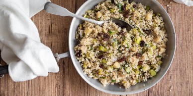 One pan de quinoa aux 4 épices et raisin secs